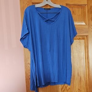 NWOT Monnuro Short Sleeve Top